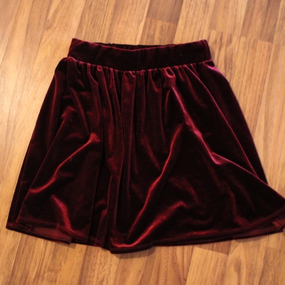 Maroon velvet skirt - Picture 1 of 2